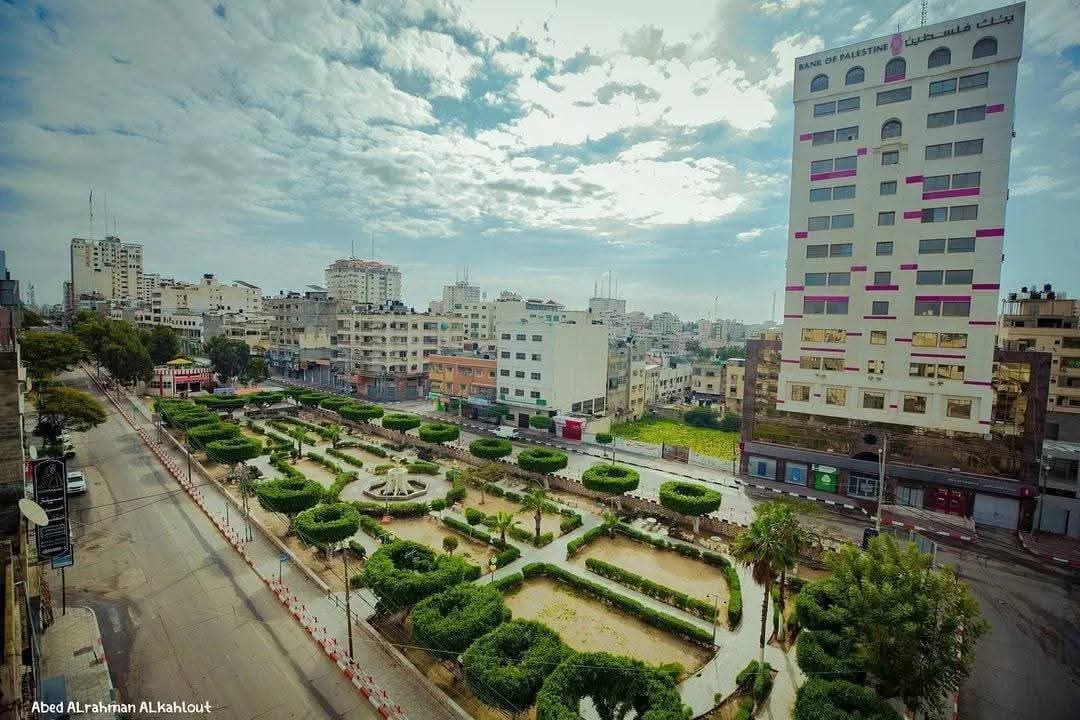 Noony_Boony's tweet image. This area was the breather for us aside from the sea..
I used to go shopping there alot..
It was a lively neighbourhood 😔💔
#Gaza