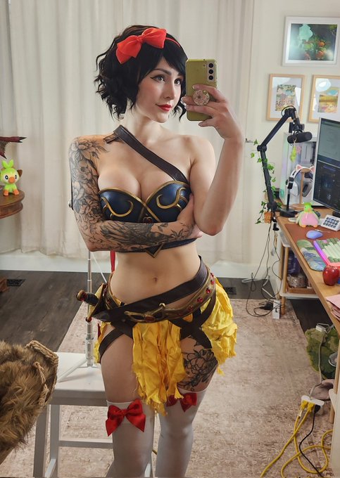 Watch Luxlo 🦋's leaked NSFW photo on TwXstars