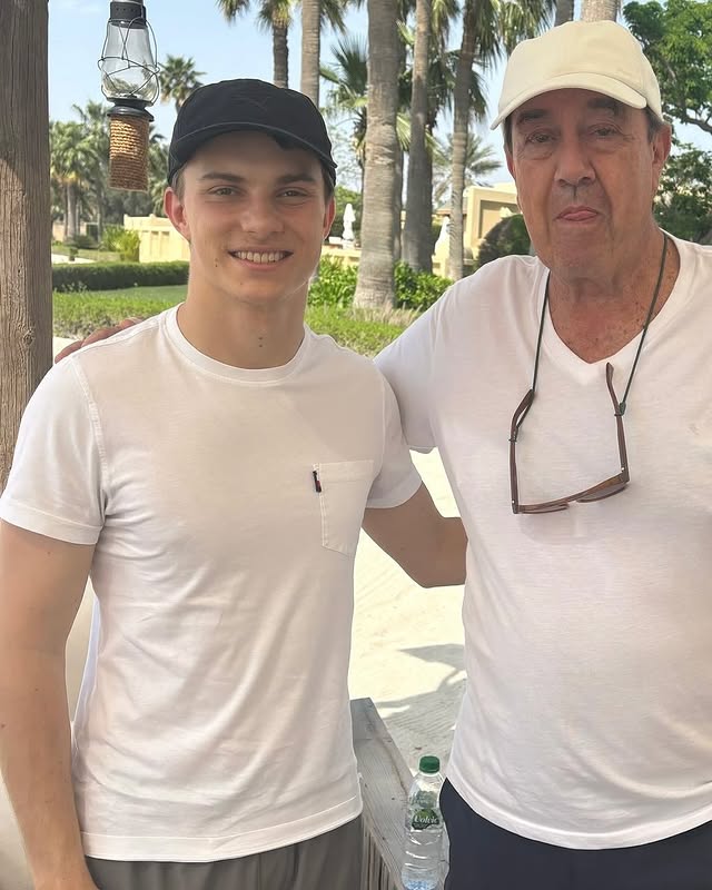 MuchasVecesCrew's tweet photo. Más de Nando Parrado en el #gpbahrain con los chicos #Mclaren @OscarPiastri y @LandoNorris https://t.co/VoXWERxOaR