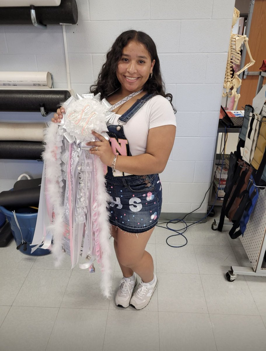 HHS_AthTraining's tweet image. Wishing a happy happy birthday to Mia!!! This always smiling and laughing young lady will leave you puzzled with her “what if” questions. We hope you have a great birthday Mia!!