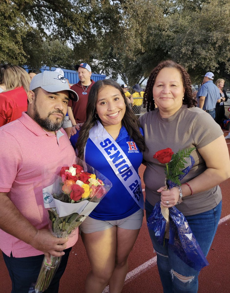 HHS_AthTraining's tweet image. Wishing a happy happy birthday to Mia!!! This always smiling and laughing young lady will leave you puzzled with her “what if” questions. We hope you have a great birthday Mia!!