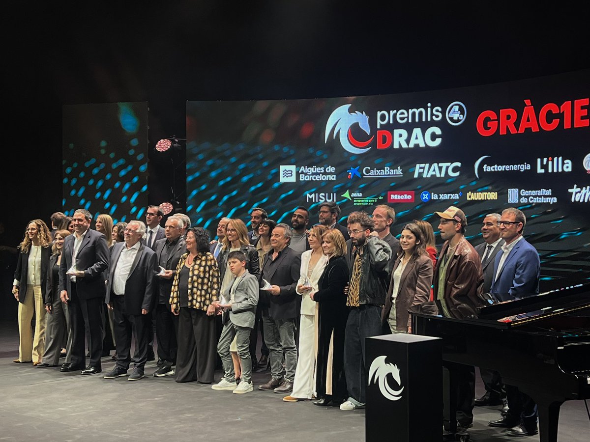 joseprull's tweet photo. Enhorabona a tots els guardonats dels #PremisDrac de RAC1. Un reconeixement a trajectòries personals i professionals que excel·leixen en el seu àmbit i que impacten molt positivament en el nostre país.
Un acte amè presentat pel fantàstic Marc Giró, que mai ens deixa indiferents. https://t.co/q5JDWKwNEC