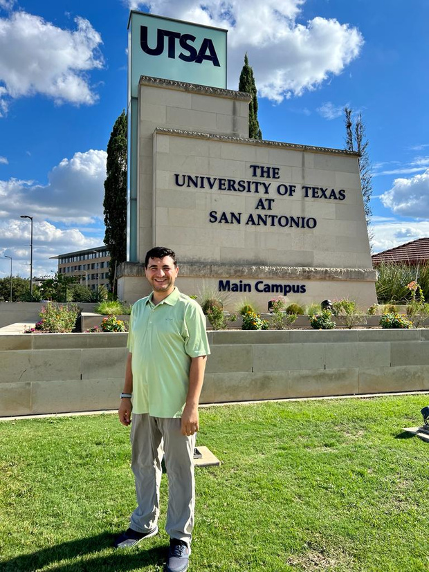 S1t2rk's tweet photo. 1- Balın tıbbi tedavilerde kullanılması üzerine araştırmalar yaparken ihraç edilen KHK'lı akademisyen Ferhat Öztürk'ü Texas Üniversitesi havada kaptı. ABD Tarım Bakanlığı geçen yıl kendisine 2,8 milyon dolarlık araştırma fonu verdi. 
#HukukOlsaydı https://t.co/YL9XmTWUF0