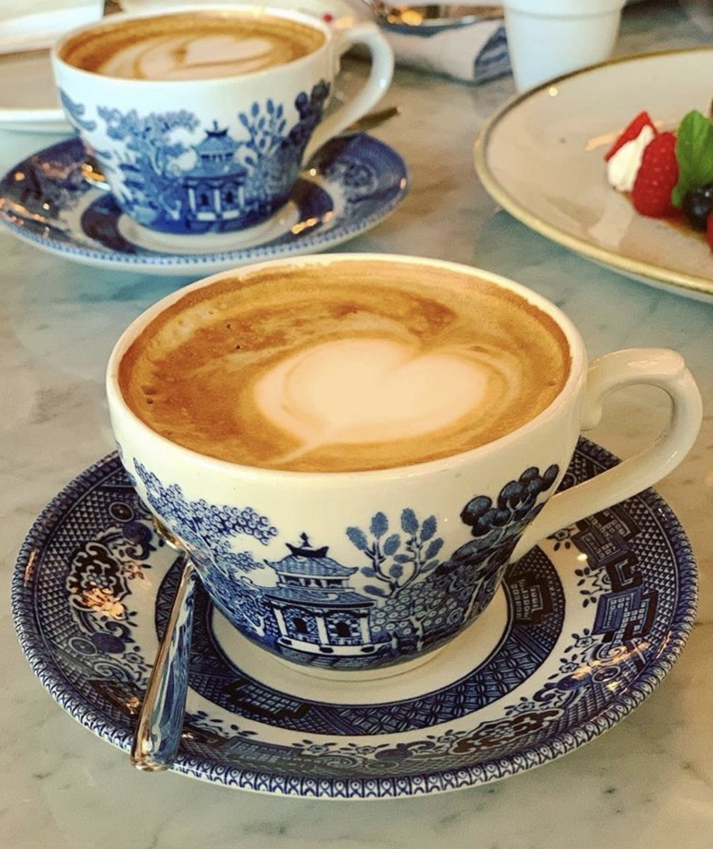 بيك النور في دربي 
تكمل هالعمر جنبي
بلا غيبه ولا فرقا  
أحبك واكره الأعذار
ولي مع ضحكتك اسرار 
واغار وما أحب اغار
وأبيك ، وما أبي اشقى.