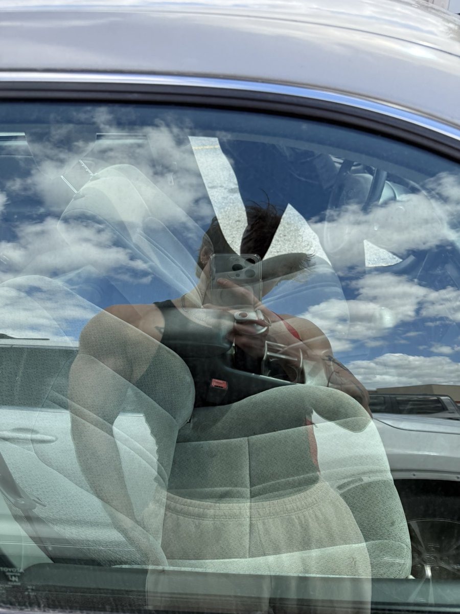 glimpsx's tweet photo. car windows reflections > https://t.co/2cBUwDDE5X