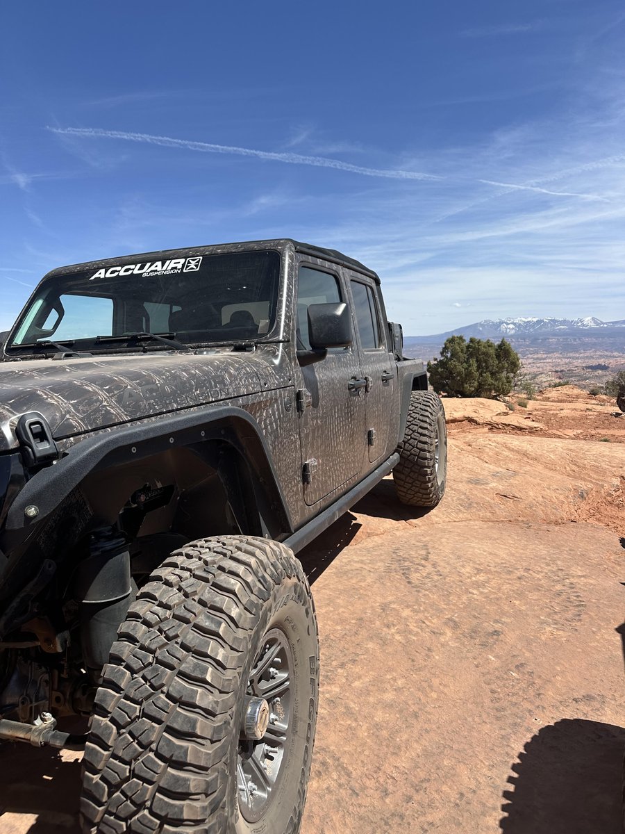 We're out at Metal Masher! 27.1 miles of rock crawling and amazing views. 

#EasterJeepSafari