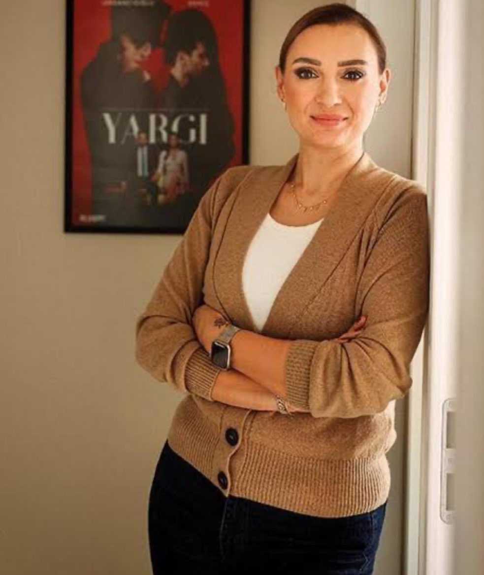 Gülizar mutlaka bu diziden gönderilmeli. Olay sadece hamilelik değil hikayeyi çok sığı ve özensiz yazıyor.. replikler felaket kötü ve hep tekrar. Bu diziyi Sema hanımın kalemi toplar yoksa bu haftadan sonra düşüş başlıcak #UzakŞehir <a href="/KanalD/">Kanal D</a> <a href="/AynaYapim/">AYNA MEDYA</a>