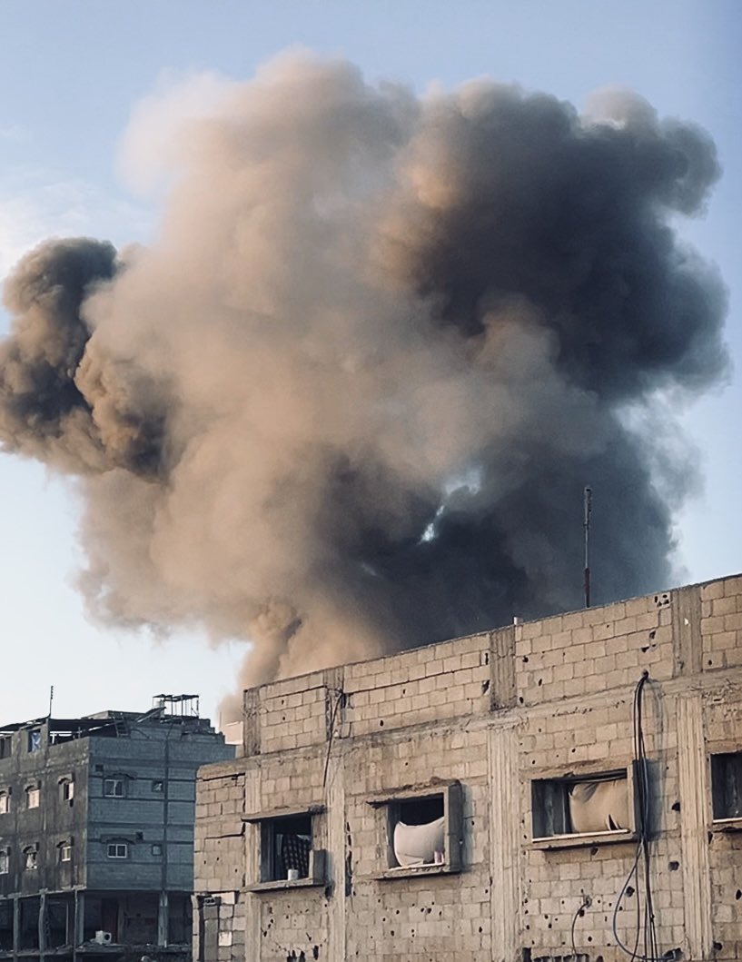 M2lak8's tweet image. All the news says that the siege, bombing and starvation will intensify!!!!!!!
Is there anything worse than the catastrophic situation we live in!
Donate to us so that we can secure some food, drink and rent only.
gofundme.com/f/help-malak-a…