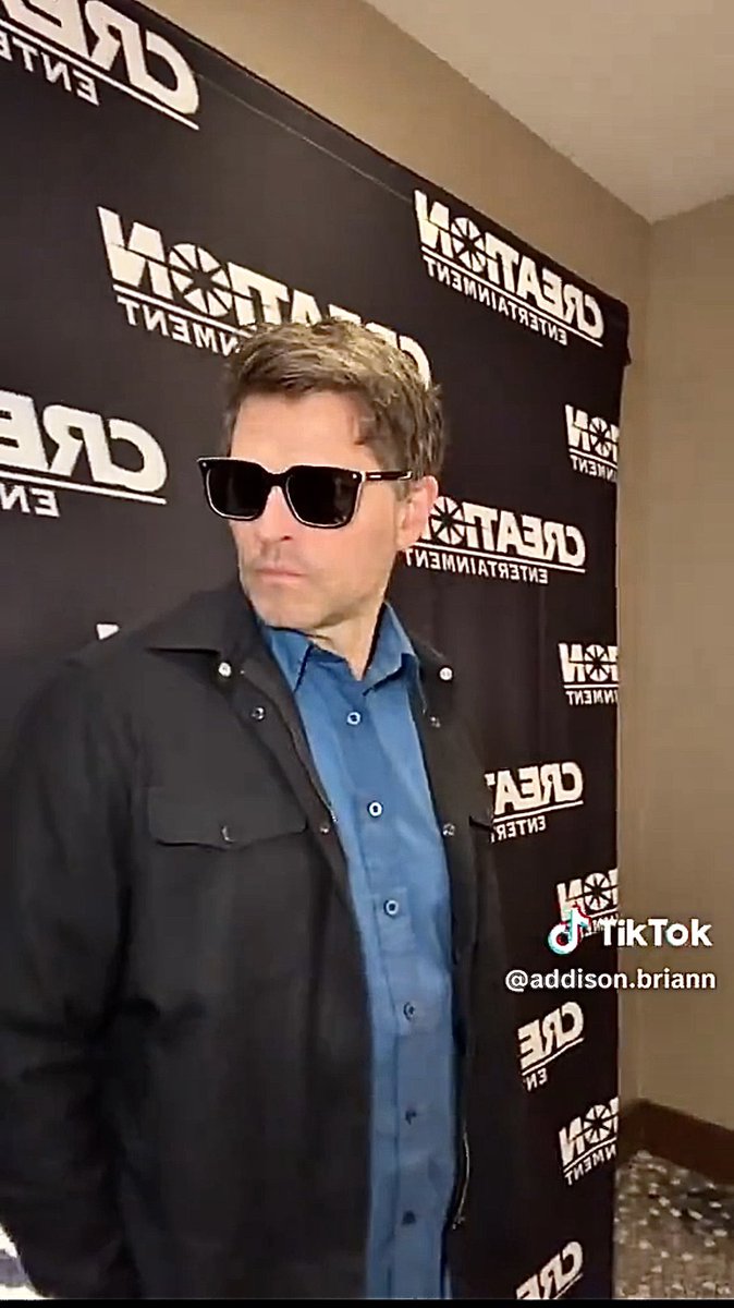 Look at him giving his blue steel…STUD!!
