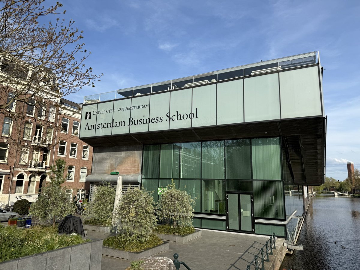 Mijn college AI &amp; Marketing aan de fulltime MBA van de UvA kon gewoon doorgaan, maar de editie voor de parttime executive MBA moest helaas worden geannuleerd wegens de demonstraties…