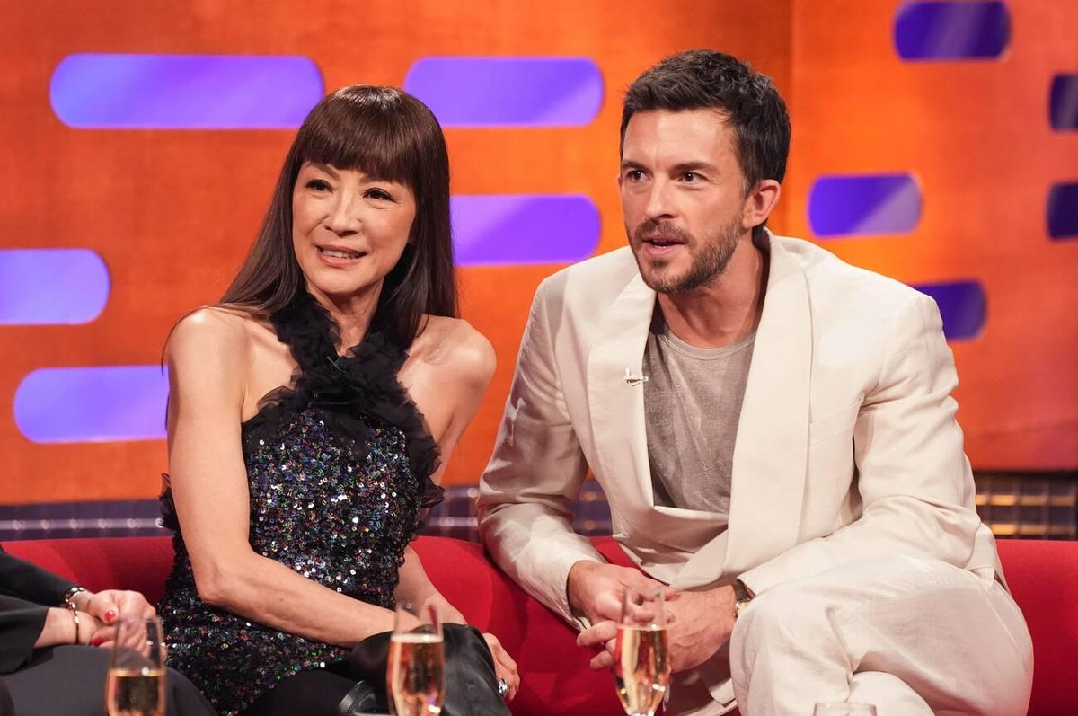 Added HQ photos of Jonathan Bailey at 'Graham Norton Show' in London, England (01/16) to the gallery: jonathanbailey.sosugary.com/images