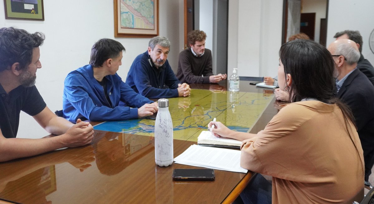 | Participamos de una mesa de trabajo en Tigre junto a la Dirección Provincial de Islas del <a href="/MIGobiernoPBA/">MIGobiernoPBA</a>, la <a href="/ada_pba/">Autoridad del Agua</a> e investigadores de la <a href="/unsamoficial/">Universidad Nacional de San Martín</a> que desarrollaron un sistema de potabilización de agua de río 💧