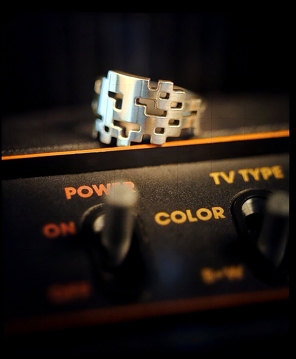 8-Bit jewelry coming to you soon!

#jewelry #rings #silver #gold #gems #pixel #pixelart