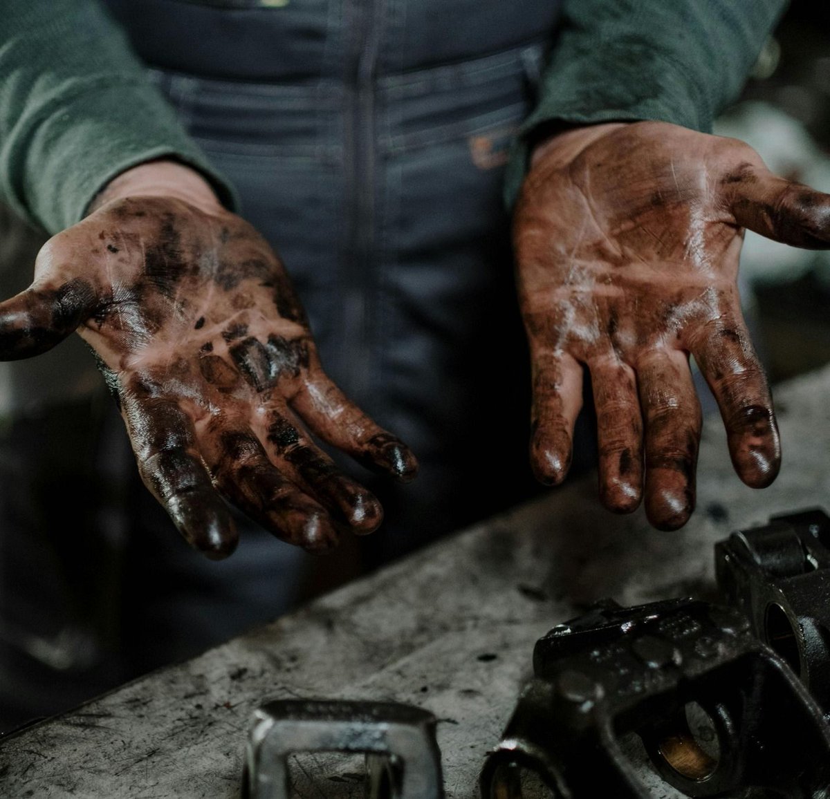 Abdurrahman Özkul..
14 yaşında..
Niğde Bor'da çalıştığı plastik geri dönüşüm tesisinde makineye kaptırdığı kolunun omuz hizasından kopması sonucu hayatını kaybetti..
#ÇocukİşçiliğiİleMücadeleye