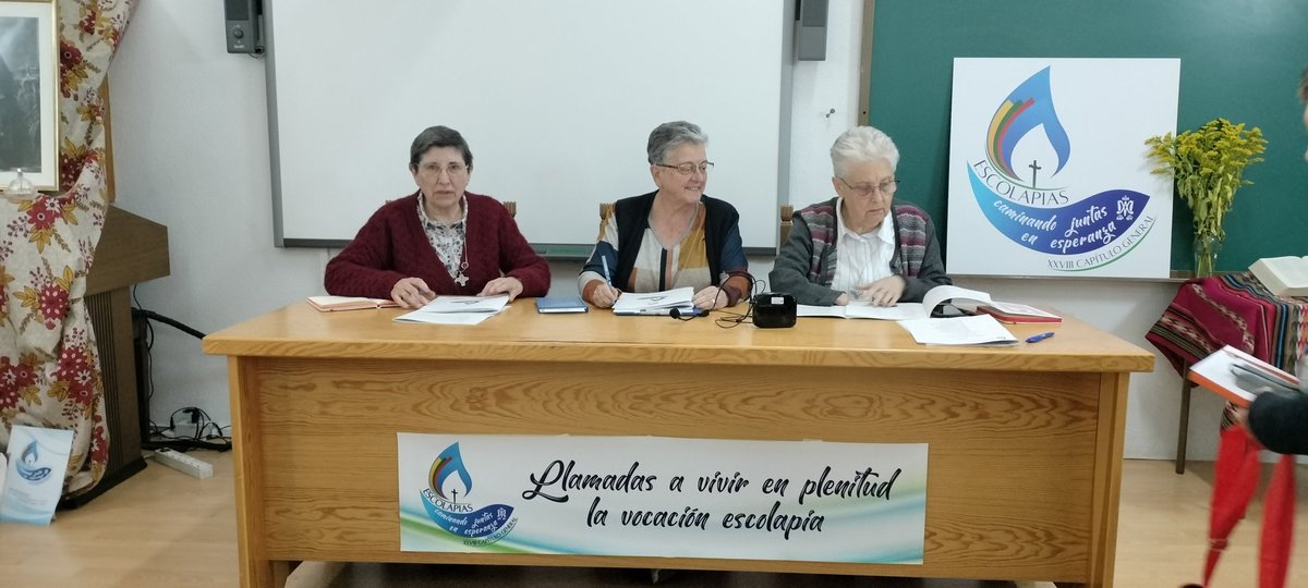 Por la mañana  hemos dialogado sobre el informe elaborado por la Congregación provincial y la tarde al trabajo en grupos las aportaciones de las comunidades después de trabajar el documento del Capítulo general.
#escolapiascaminandojuntasenesperanza #diálogo <a href="/hmrescolapias/">Escolapias CGeneral</a>
