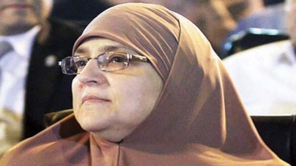 ghost_girl2023's tweet photo. عندما تم صدور قرار التحفظ ع اموال أسرة الدكتور مرسي
قالت زوجة الدكتور مرسي
 
(الرئيس ترك إرث لا يمكن يستطيعوا ان يأخذوا منه شيء...ترك لنا اسم وسيرة لن يستطيع احد أن يلمسها أما عن م يسمونه ممتلكات
"فاقض ما انت قاض إنما تقضي هذه الحياة الدنيا"
لا عليكم الرزاق هو الله)🤍 https://t.co/zCSMISijLM