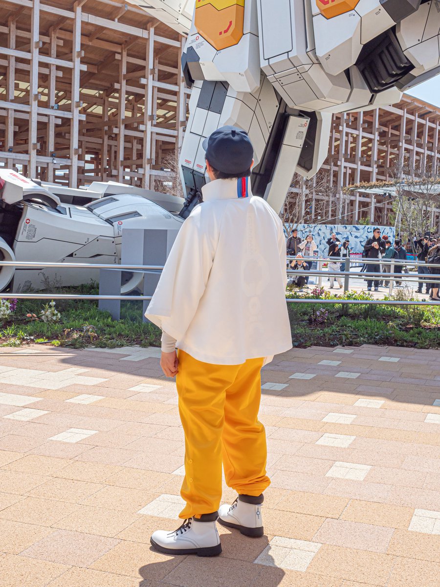GUNDAM NEXT FUTURE PAVILION スタッフさんのユニフォーム。 こちらは