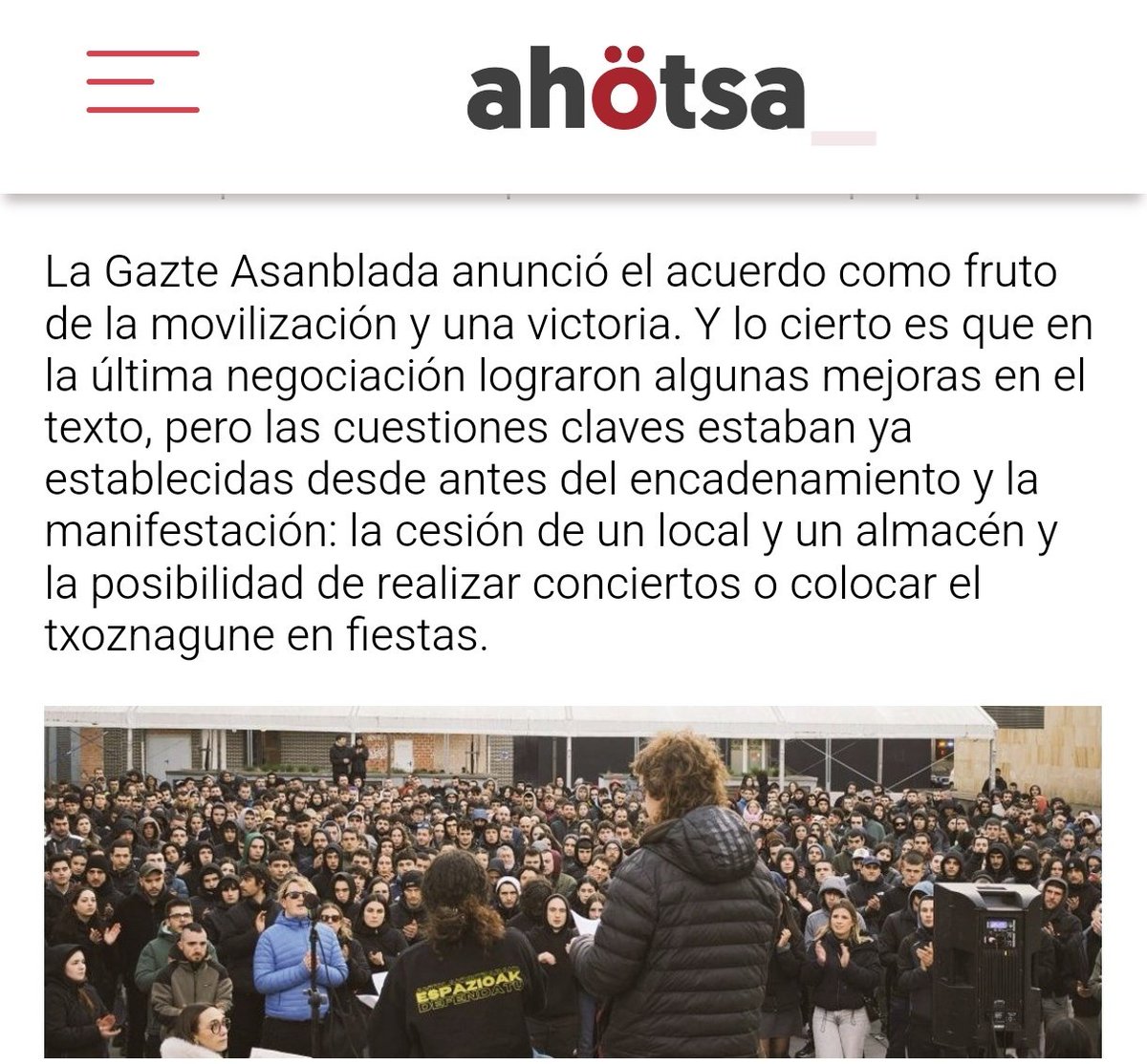 urmargoa's tweet photo. Barkaezina da EH Bildurekin lerratutako komunikabideak nola ari diren Gaztetxeen aldeko borroka deslegitimatu nahian.

Desalojo saiakera bati (Burlata) eta desalojo bati (Etxarri) beren izenez deitzeko gai ere ez dira, eta zer esanik ez gazteek egindako erresistentzia-borrokari. https://t.co/U7AOFuzA9P