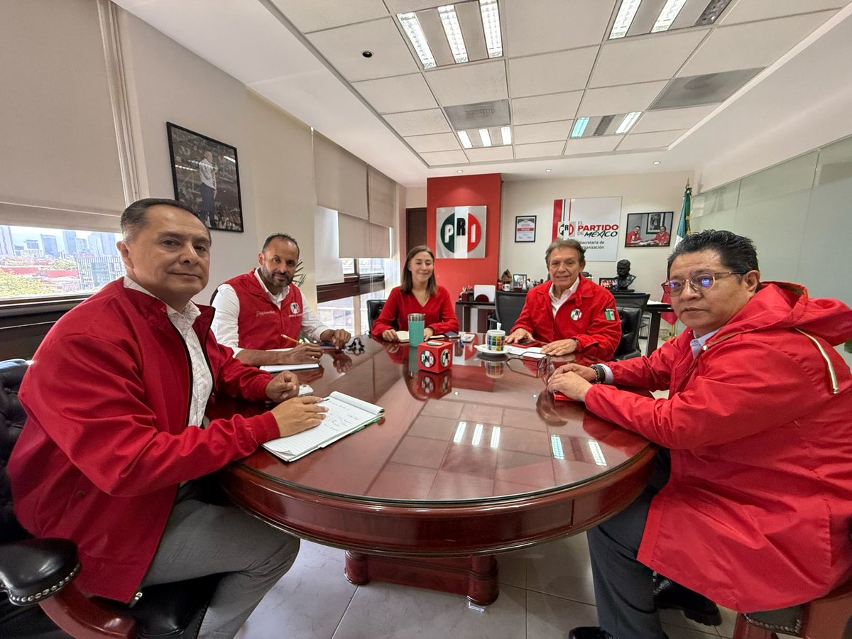 Trabajando con mis compañeros subsecretarios de la Secretaría de Organización del ⁦<a href="/PRI_Nacional/">PRI</a>⁩ atendiendo las indicaciones del Presidente del partido ⁦<a href="/alitomorenoc/">Alejandro Moreno</a>⁩ en apoyo a  de los Estados de #Veracruz y #Durango y a los candidatos del partido.