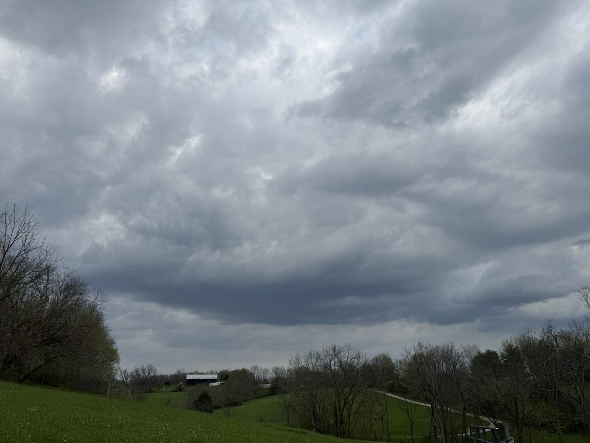 Tammy Whitaker (@tianky3) on Twitter photo Clouds over Millville Kentucky #KYWX <a href="/Kentuckyweather/">Chris Bailey🌪️⚡️</a> <a href="/ryanhallyall/">Ryan Hall, Y’all</a> Looking toward Frankfort Clouds over Millville Kentucky #KYWX <a href="/Kentuckyweather/">Chris Bailey🌪️⚡️</a> <a href="/ryanhallyall/">Ryan Hall, Y’all</a> Looking toward Frankfort