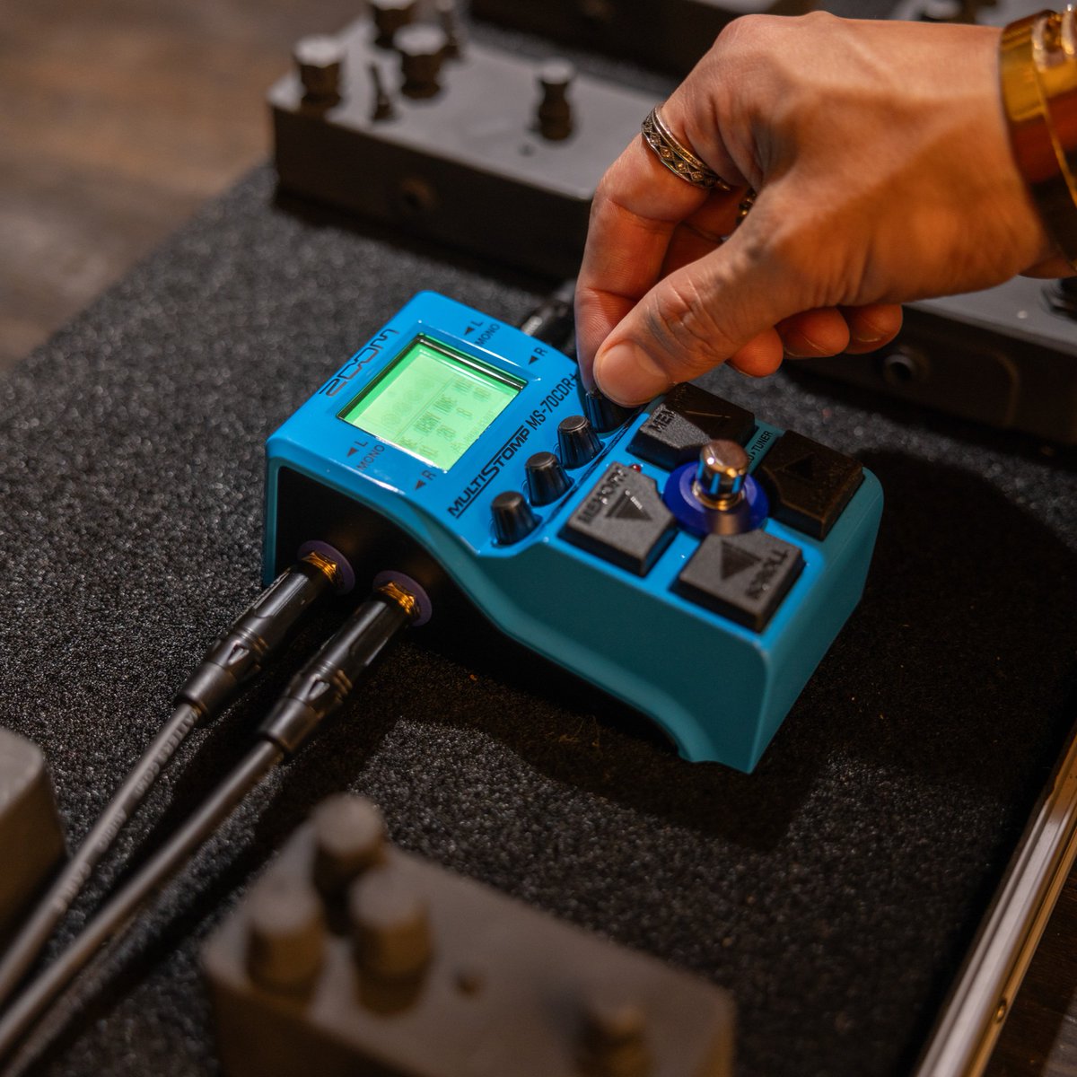 ZoomSoundLab's tweet image. The MS-70CDR+ packs 149 spatial effects into one compact stompbox—delivering everything from glistening choruses to expansive, echo-rich reverbs that bring serious depth to your sound. 🎶

#zoomsoundlab #effectpedals #pedalboard