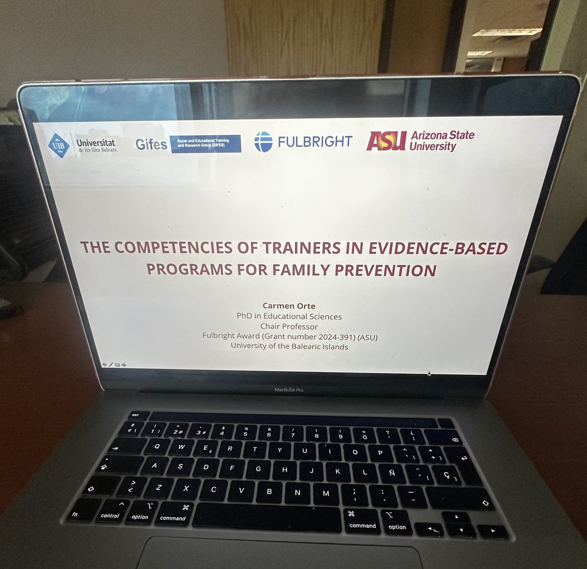 COrteSocias's tweet photo. En la conferencia de hoy sobre “The #competencies of #trainers in #evidencebased programs for #familyprevention” en la #Universidad #ASU en #Arizona,
Hemos destacado la importancia de disponer de #modelosvalidados para formar a los formadores que #implentan los programas #tot https://t.co/0B6NyNSXJG