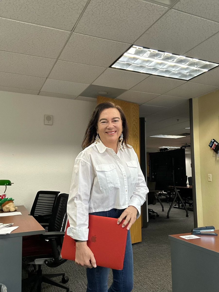 COrteSocias's tweet photo. En la conferencia de hoy sobre “The #competencies of #trainers in #evidencebased programs for #familyprevention” en la #Universidad #ASU en #Arizona,
Hemos destacado la importancia de disponer de #modelosvalidados para formar a los formadores que #implentan los programas #tot https://t.co/0B6NyNSXJG