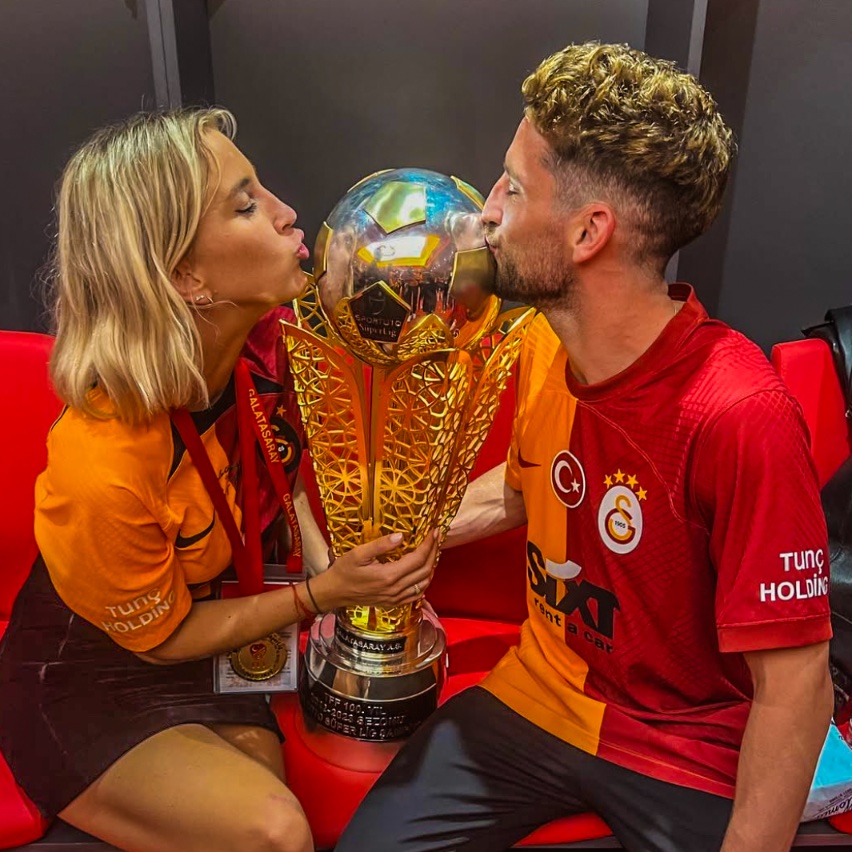 🇧🇪🦁 Dries Mertens: "What suprised me is how big of a club Galatasaray is. I played with Napoli, but Galatasaray for me is famous around the world. It's like a big, big team." 🔴🟡

"You know the name Galatasaray... but when you play here, only then you understand." (ObiOne)