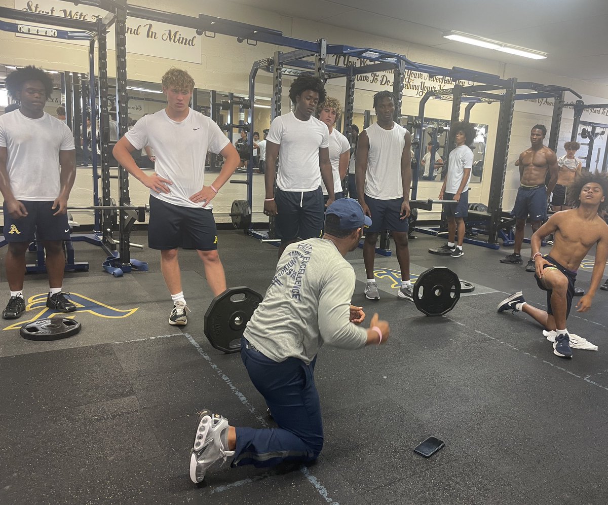 Aquinas Football (@sta_football) on Twitter photo 🔹🔸 HOLY WEEK🔸🔹
Do everything right or you’re cheating yourself and your team. It’s only right to gift God with your best effort this week and consistently work to improve moving forward.
#FTF
#Brotherly_Love
#YouGoWeGo
<a href="/CoachHarriott/">Roger Harriott</a> 🔹🔸 HOLY WEEK🔸🔹
Do everything right or you’re cheating yourself and your team. It’s only right to gift God with your best effort this week and consistently work to improve moving forward.
#FTF
#Brotherly_Love
#YouGoWeGo
<a href="/CoachHarriott/">Roger Harriott</a>