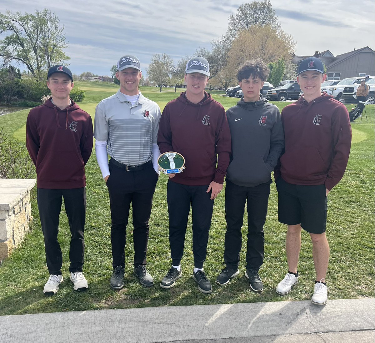 LSNGolf's tweet image. Broncos finish 2nd out of 19 teams shooting a team score of 308.
Carter and Carson tied for 8th shooting a 4 over par 75. Brody shot 78, Wyatt 80 and Jack 94.