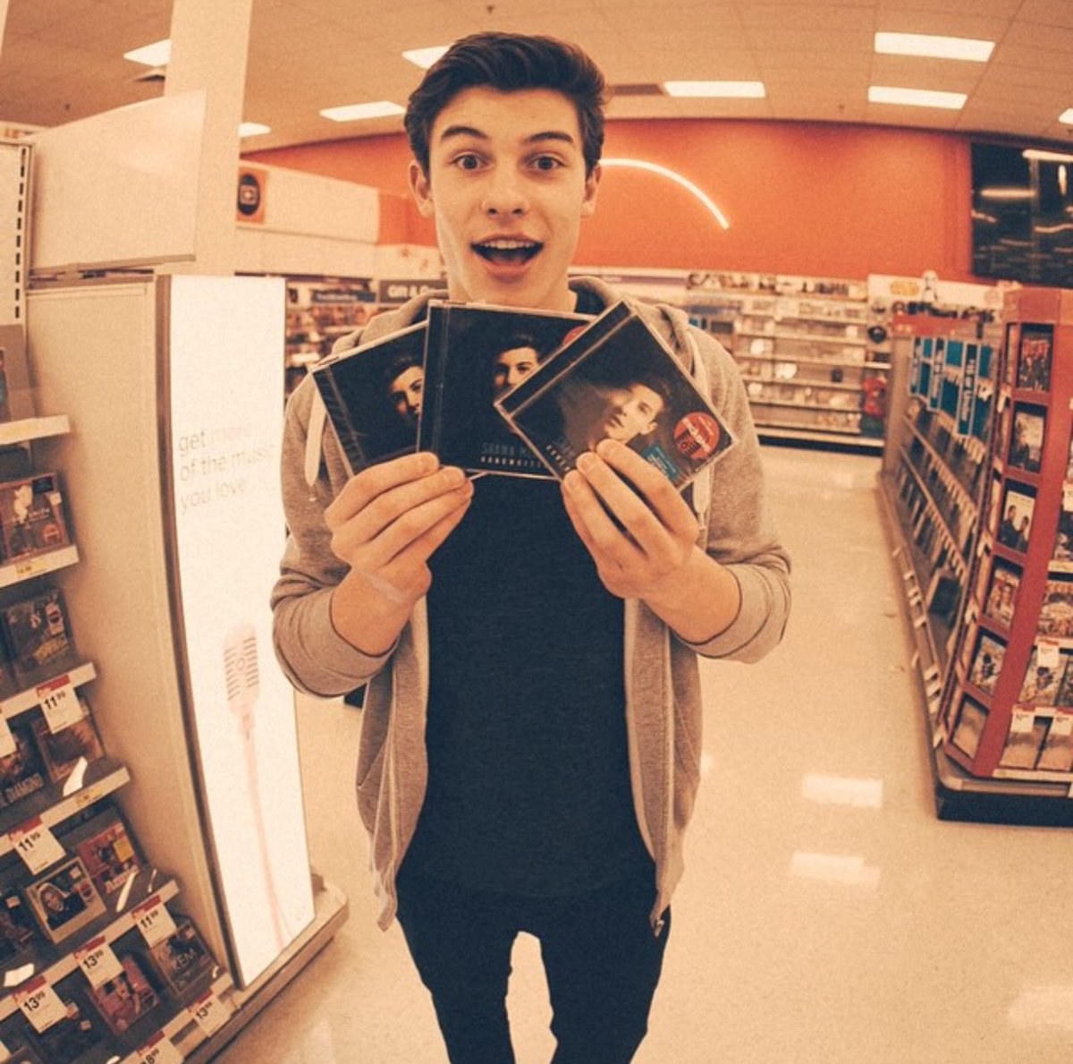 Xmas_gurl's tweet photo. Happy 10 years of Handwritten!! This album has so many great songs and memories attached to it. Can’t believe it has been ten years since Shawn’s album debut🥹🥹💙
#ShawnsFirstAlbum @ShawnAccess https://t.co/ODINvpfZ2s