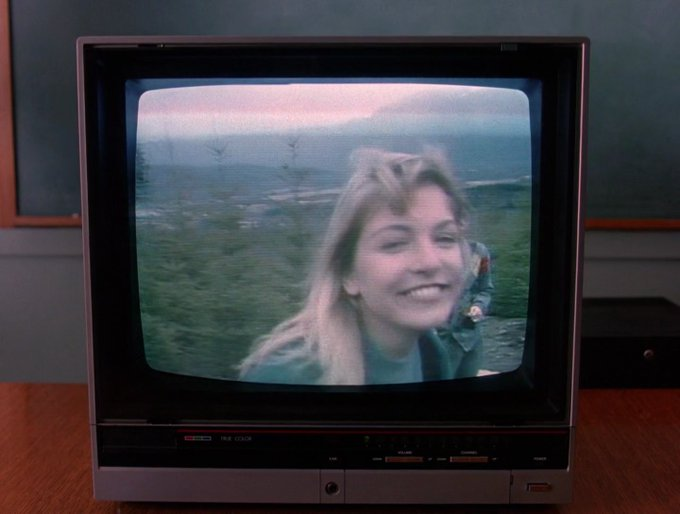 Gibboanxious's tweet photo. Happy 36th anniversary to David Lynch's TWIN PEAKS. Television has never been the same since. https://t.co/v89xmTQHpw