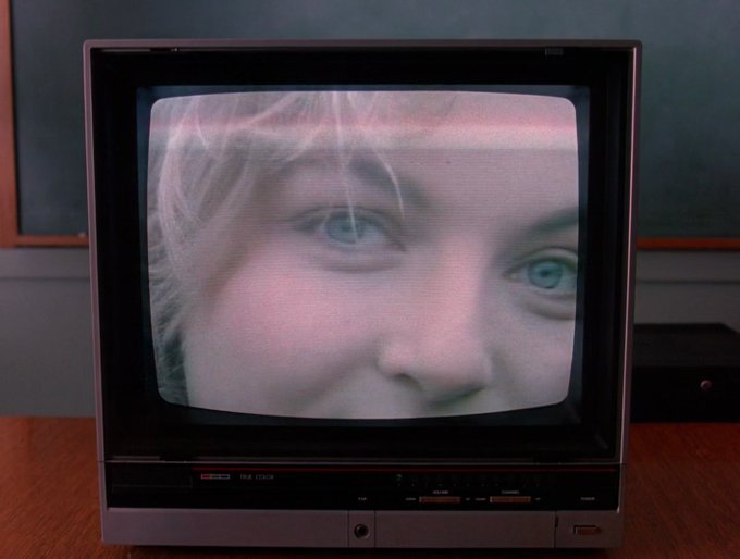 Gibboanxious's tweet photo. Happy 36th anniversary to David Lynch's TWIN PEAKS. Television has never been the same since. https://t.co/v89xmTQHpw