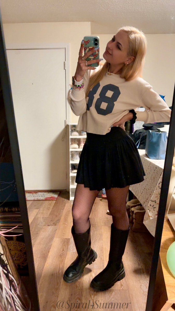 Happy Monday from you're favorite Blonde Brat Betas &amp; Beautiful Dommes!