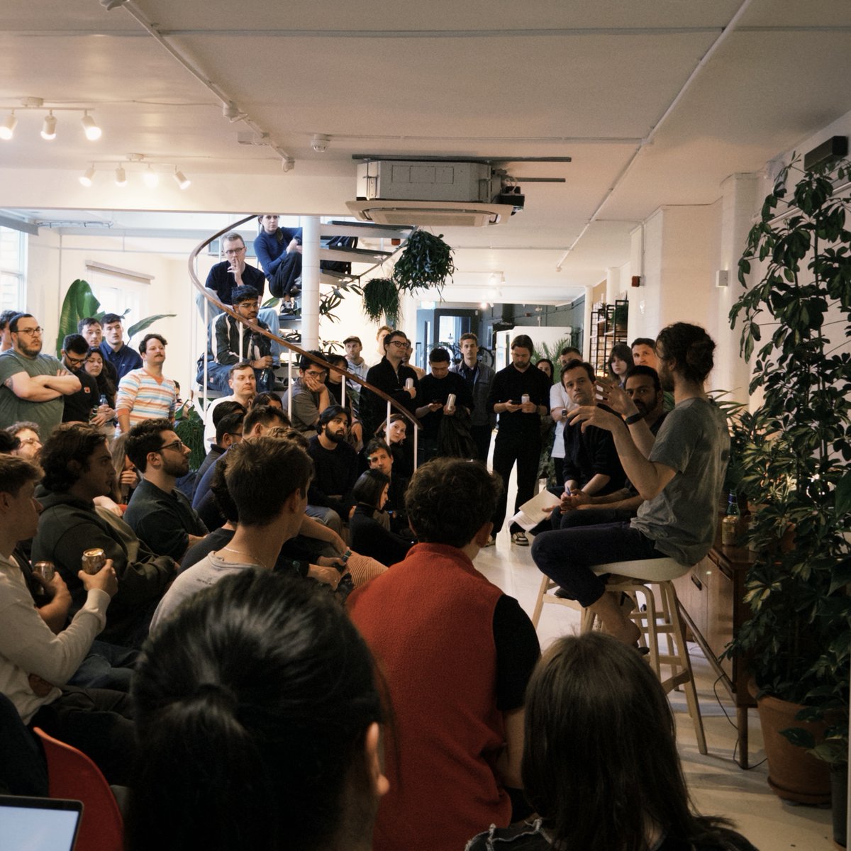 lichinlin's tweet image. 🇬🇧 London AI design night @meetgranola new office!