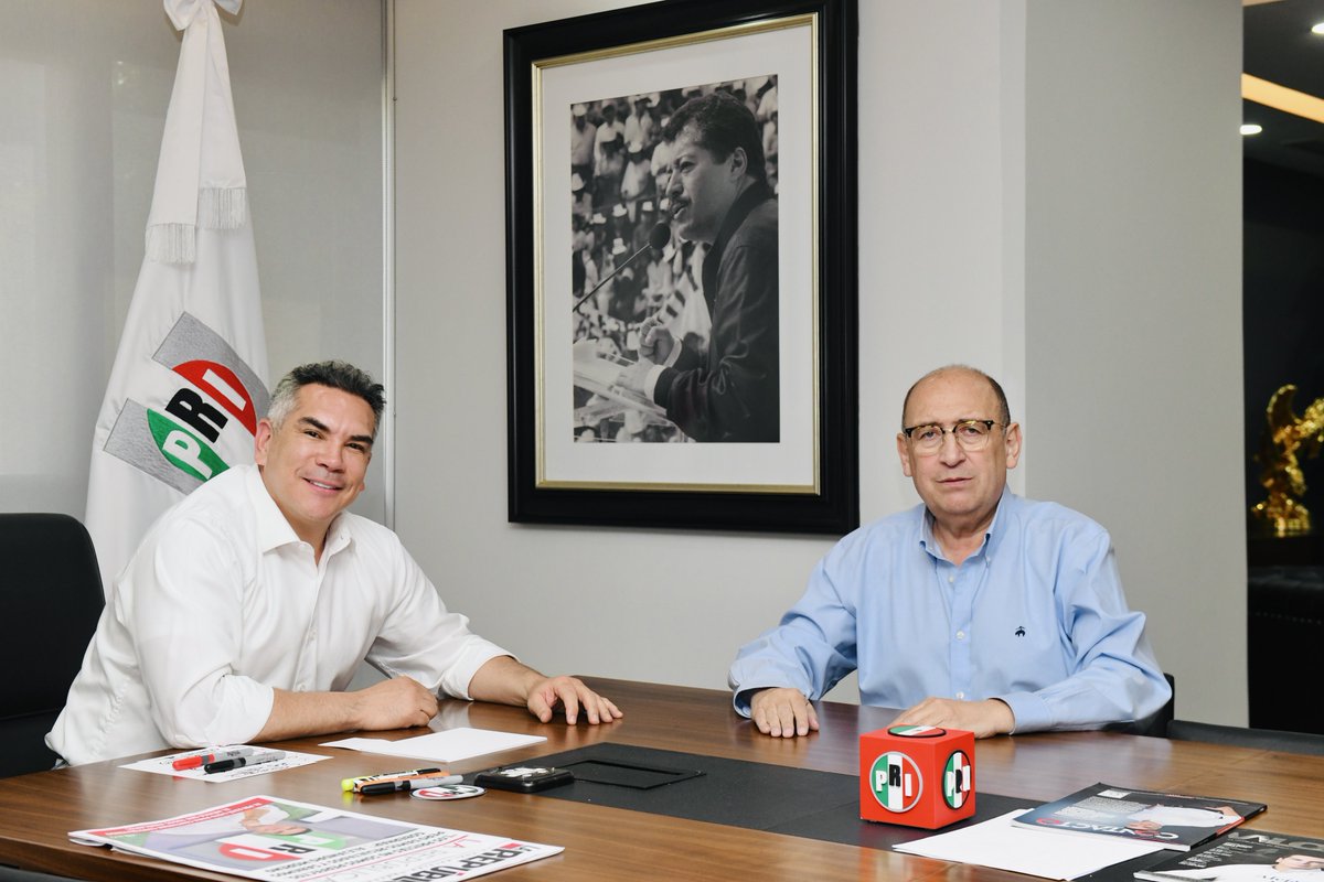 Muy buena plática con nuestro Coordinador del <a href="/GPPRIDiputados/">Diputadas y Diputados Federales PRI</a>, <a href="/rubenmoreiravdz/">Rubén Moreira</a>.

Las diputadas y diputados federales del PRI están trabajando con cercanía y compromiso para defender al pueblo de México. Juntos, estamos construyendo una bancada cercana, que escucha, propone y