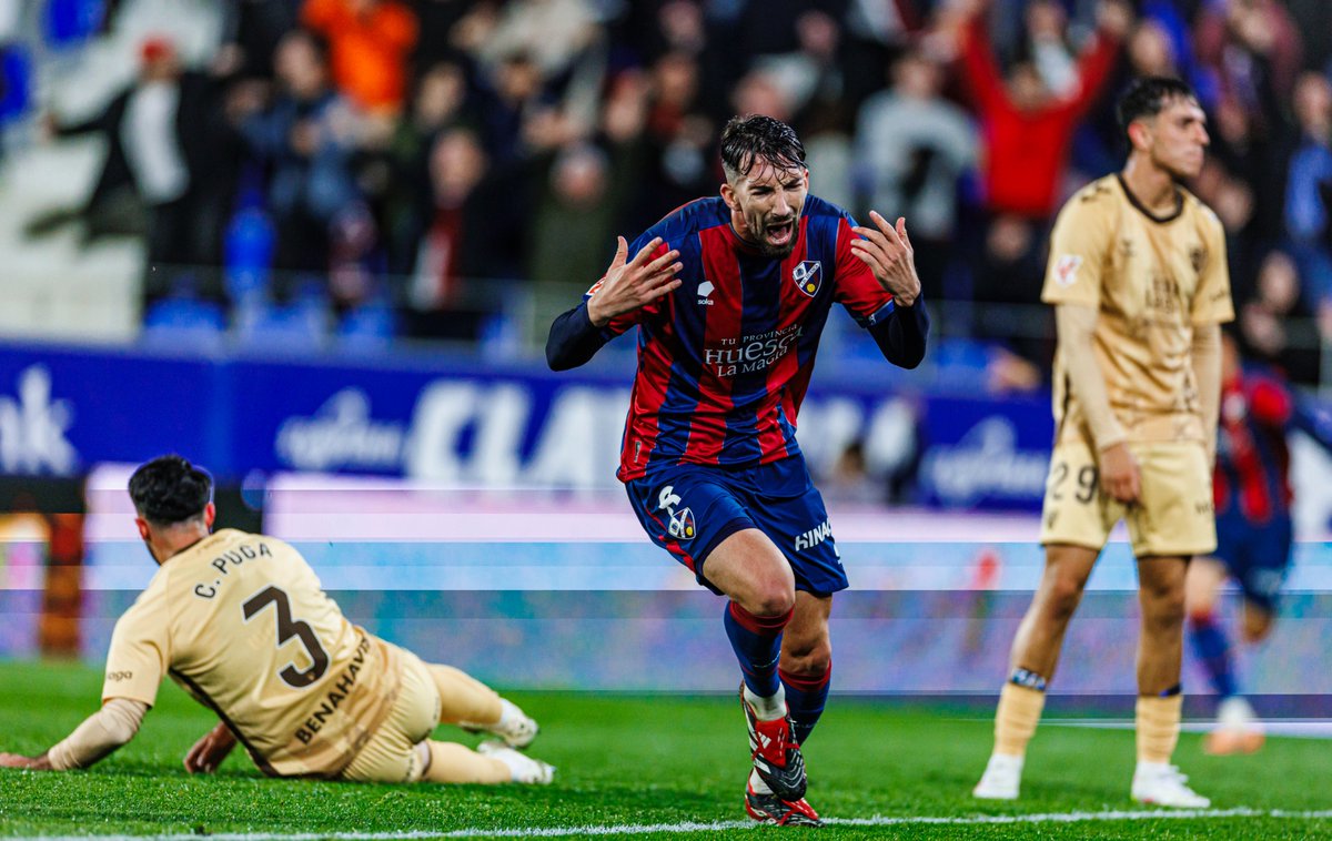 pablogsacristan's tweet photo. Cuando marcas en el minuto 97!!!!!! Grande @14Perez14 @SDHuesca Foto @pablogsacristan PGS Photo Agency #HuescaMálaga https://t.co/oKsK7Y2wmJ