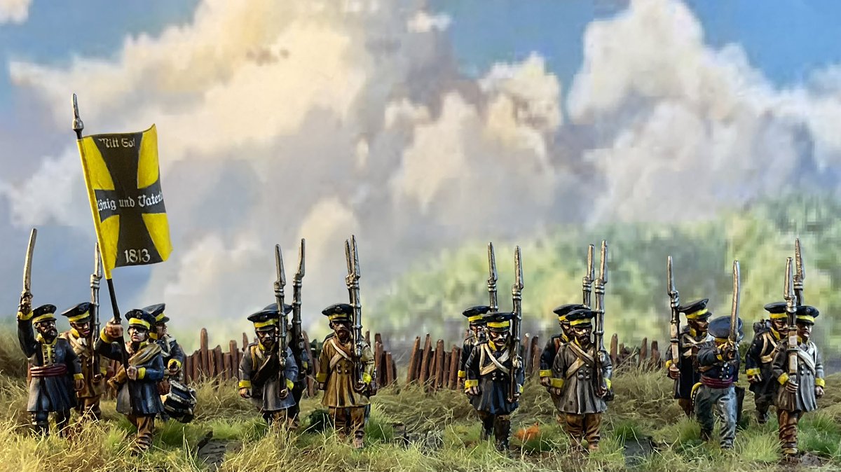 Oldwargamer's tweet photo. #Prussian Militia ready to rumble. Love the last photo of the figure with bare feet. Lovely Front Rank Miniatures detail. #28mm #Napoleonic #Militia #FrontRankMiniatures https://t.co/gfFUpcSr9q