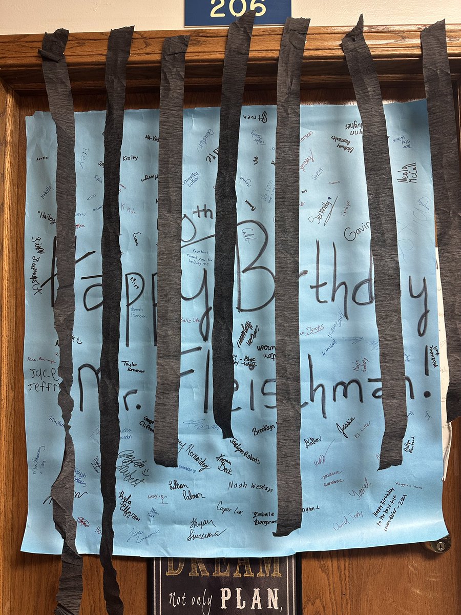 OvertonEagles's tweet image. The whole school helped in celebrating Mr. Fleischman’s 50th Birthday today!! We are truly blessed 💯🥇🥳💙🦅 #bestprincipalever @principaleagle1