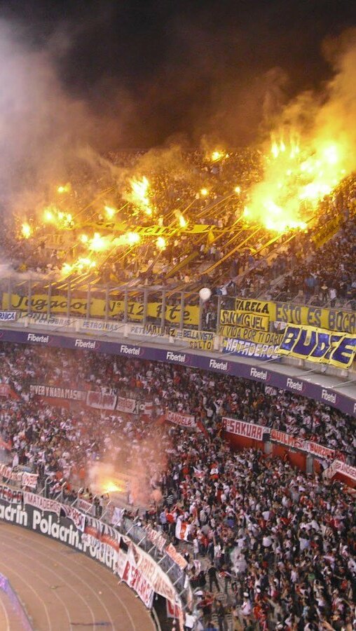 MUCHAS COSAS NOS SEPARAN