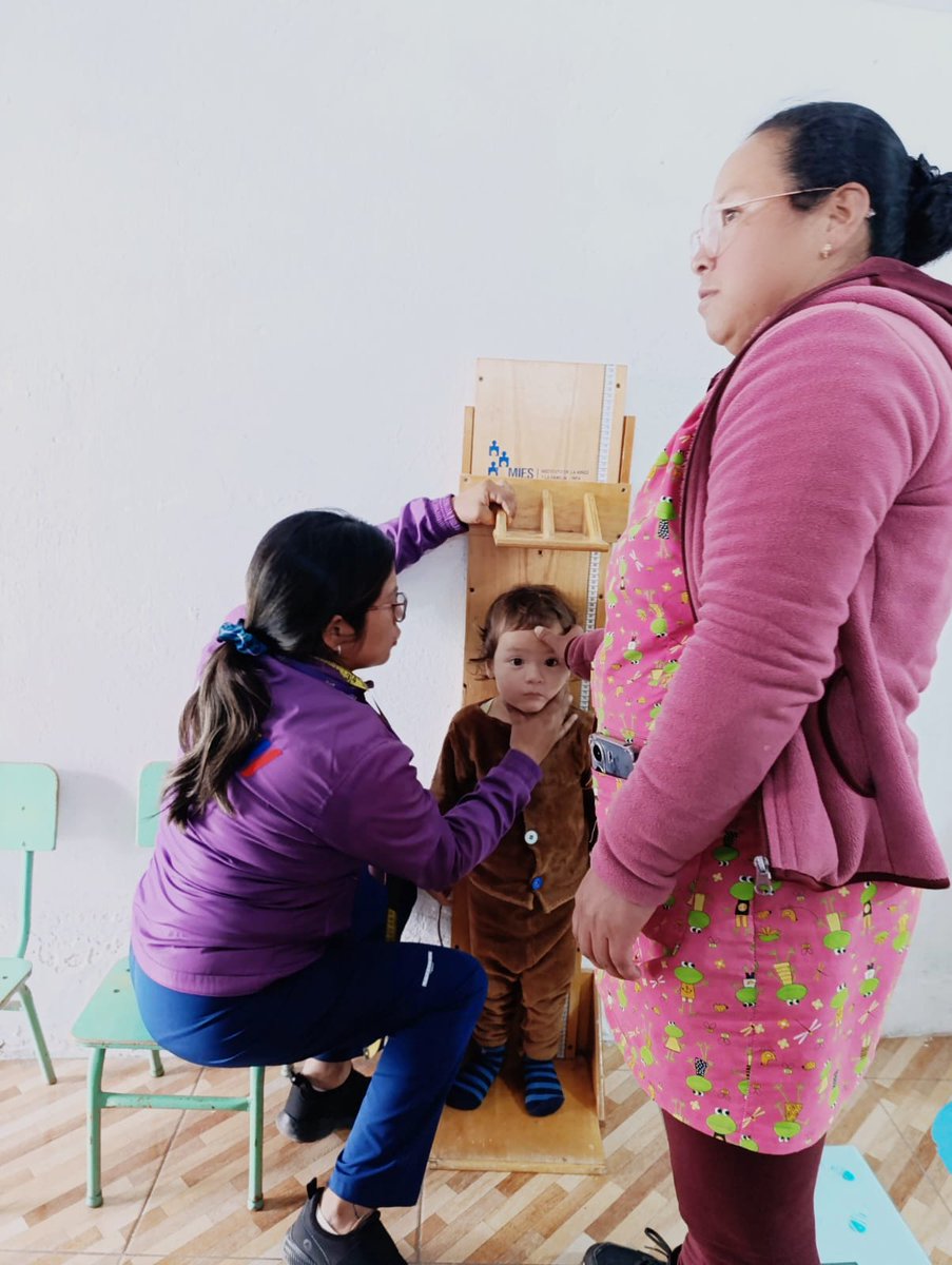 SaludImbabura's tweet photo. #Otavalo | Centro de Salud González Suárez referente al #Distrito10D02, brinda atención integral a niños del CDI Rayitos de Sol. 👶🏻
Trabajamos fortaciendo el accionar de salud en territorio. 🏥🙌🏻
#Imbabura https://t.co/MVYXSXiLDL