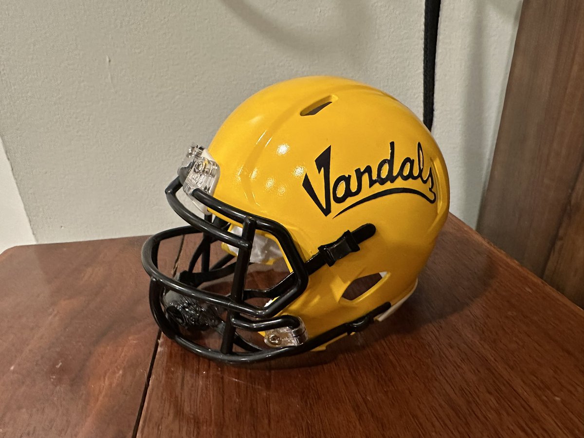 GarrettWhitford's tweet image. Newest addition to the FCS mini helmet collection, @VandalFootball.  Thankful to my fiance for supporting me in my hobby of creating these mini helmets.  #minihelmetcollection #minihelmetbuilding
