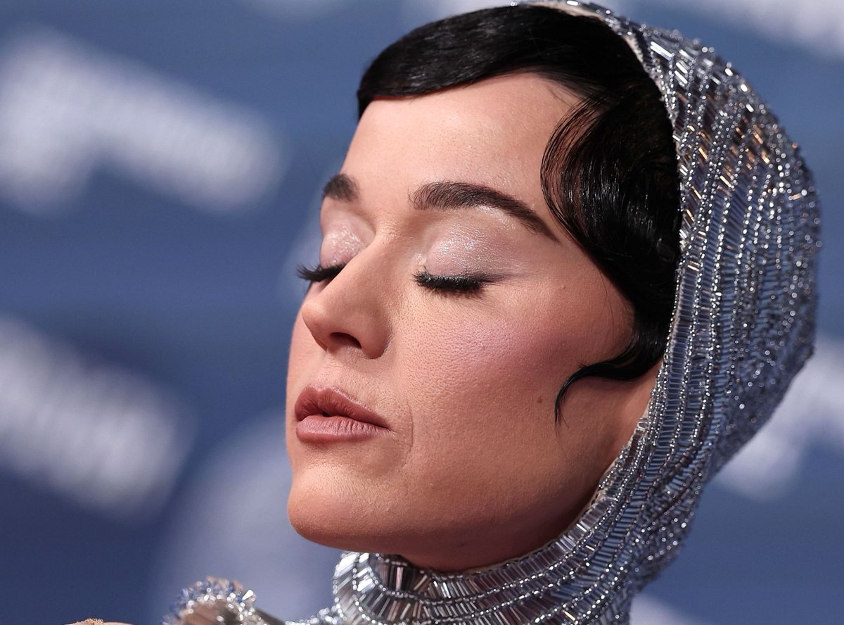 info katy perry tweet media