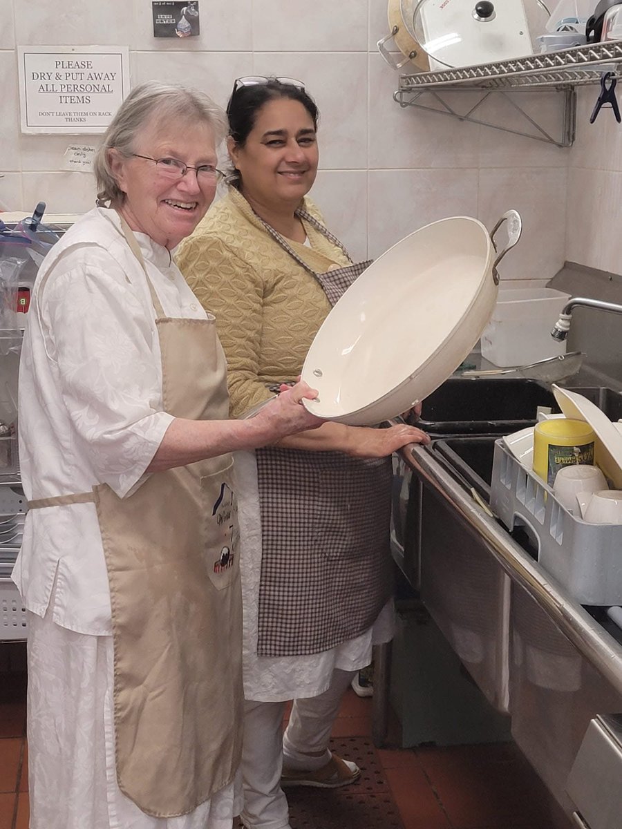 anubhuticenter's tweet image. Say Om Shanti to our happy serviceable sisters &amp;lt;3 

#novatocalifornia
#HappyFaces