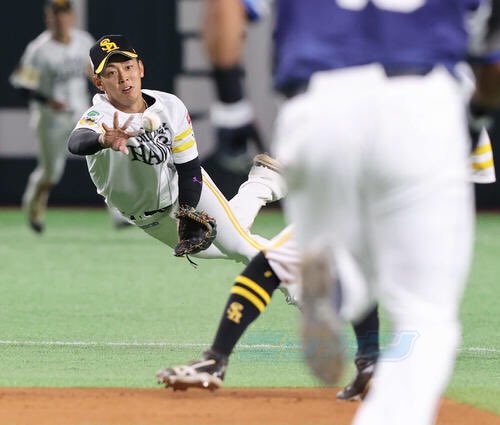 ／
鷹党&amp;野球好きの皆さんへ
みずほプレミアムシートSS席をペア２組４人に #プレゼント !
4/30ソー日
5/1ソー日
＼
⚾️応募＝<a href="/SNikkansports/">日刊スポーツ西部本社(九州・山口)</a>と<a href="/nikkan_hawks/">日刊スポーツ・ソフトバンク担当</a>
の両方をフォローし、本投稿をRP
⚾️締切＝4/22正午
⚾️当選＝DM
※希望日あればリプ願います
#sbhawks #懸賞 #プレゼント企画 #西部日刊懸賞