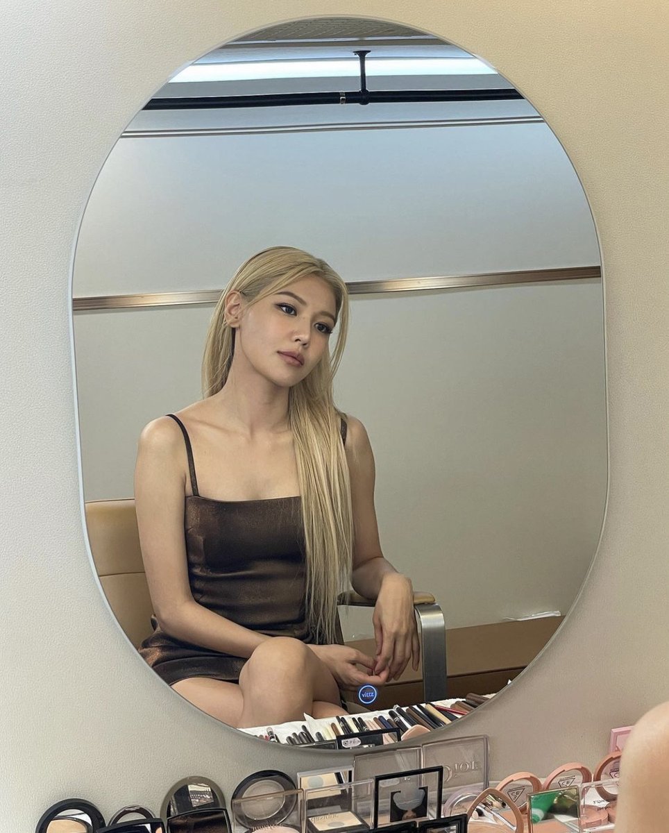 blonde sooyoung will always got me on chokehold