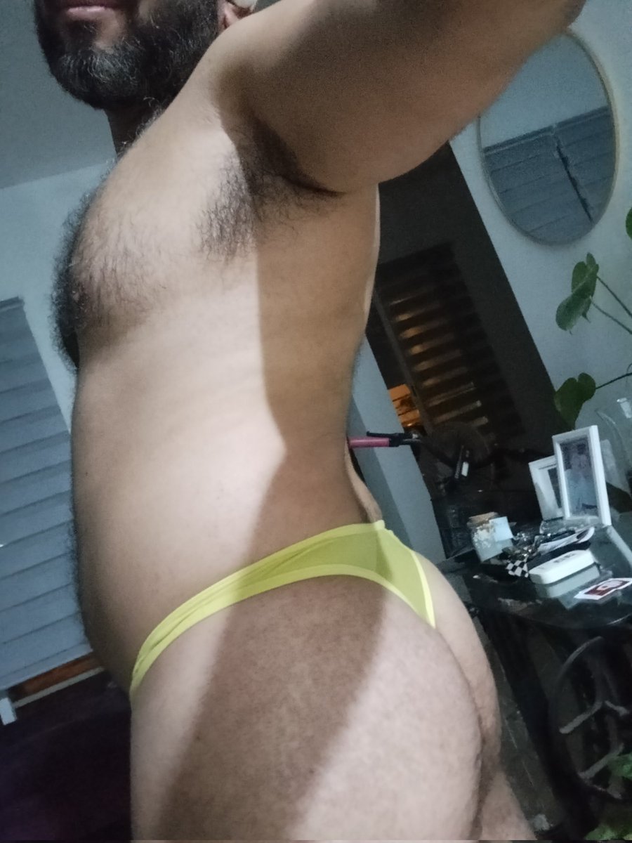 Acá le venimos manejando maciza 😏 y cachete 😏🤤

De cuál le sirvo? 
❤️ Cachete 
🔄 Maciza 

Pelos Noches 🐻😏😛