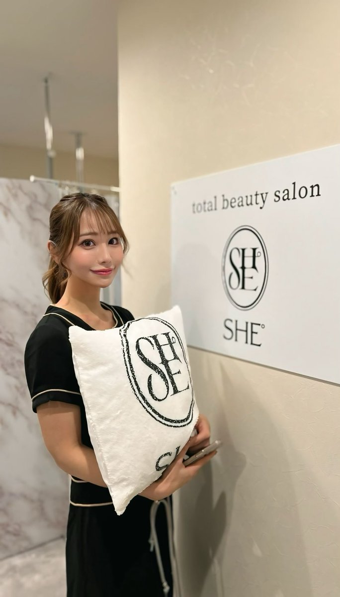 yskchanw's tweet photo. 今日はサロン出勤してます🧸🩷

皆んなもうフォローしてくれてるよね✨？

@_salonshe_d 

・ハーブピーリング
・脱毛
・耳つぼジュエリー
・セルフホワイトニング
・ヘッドマッサージ

沢山メニューあるから是非まだの人は受けにきてね🌿🫧 https://t.co/JmQP4aWQAk