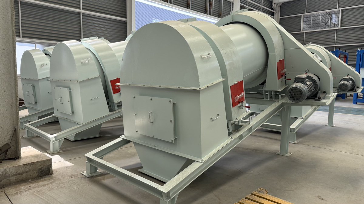 JinluSandMaker's tweet image. Humidifying mixer made by Jinlu is an important part of concrete mixing station. To avoid powder overflow, it can humidify the water content of finished sand into 5%.
#sandmakingmachine #humidifyingmixer #sandcrusher #crusher #limestone #quartzsand #sandproducingline
