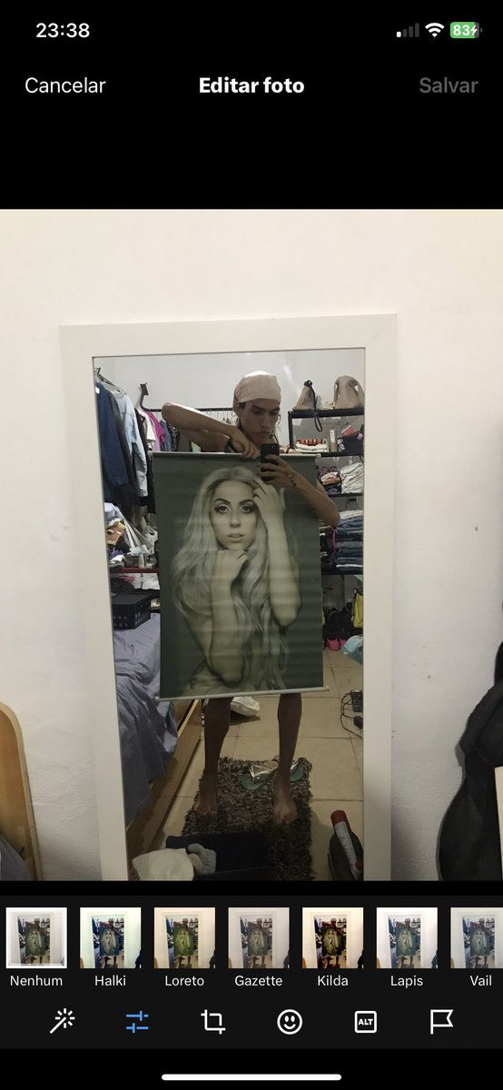 is3llie's tweet photo. Eu que implorei por esse banner da gaga numa expo escolar quando tinha uns 13 anos. Fui com a cara e a coragem e ganhei.. fui tão feliz esse dia. https://t.co/HCgSxyz02n